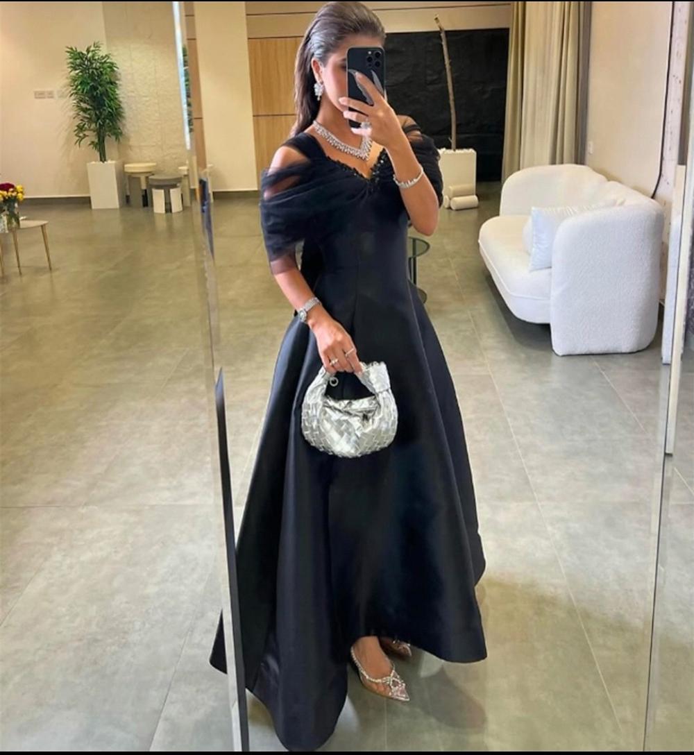 Elegant black V-shap...